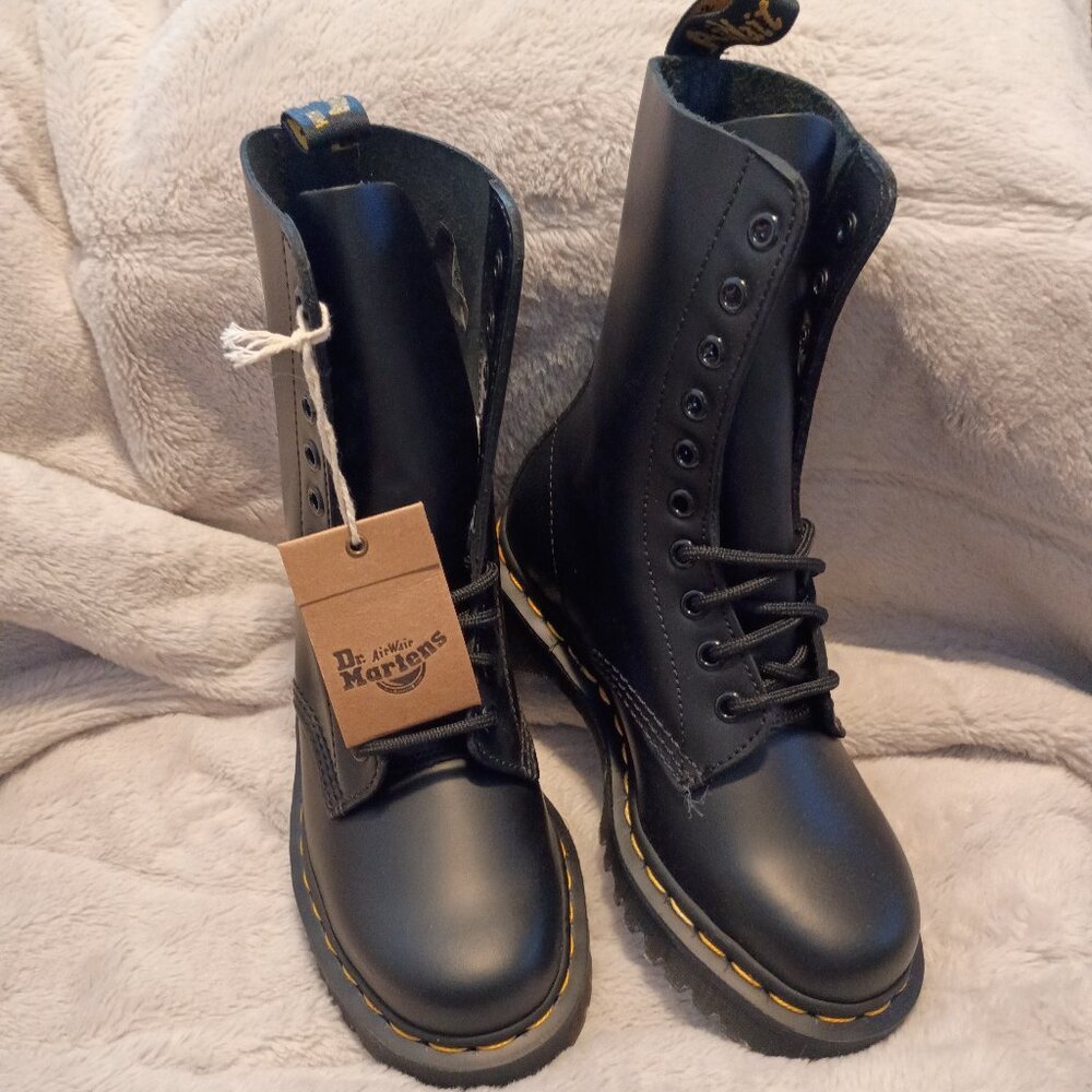 NWT/Dr Marten's 1490(10 Eye) Smooth Leather Black Combat Boots Men's 4/Women's 5
